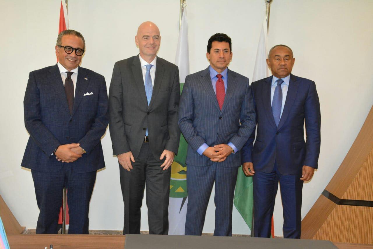 وزير الشباب والرياضة مع جيانى انفانتينو رئيس الاتحاد الدولى وزير الشباب والرياضة مع جيانى انفانتينو رئيس الاتحاد الدولى