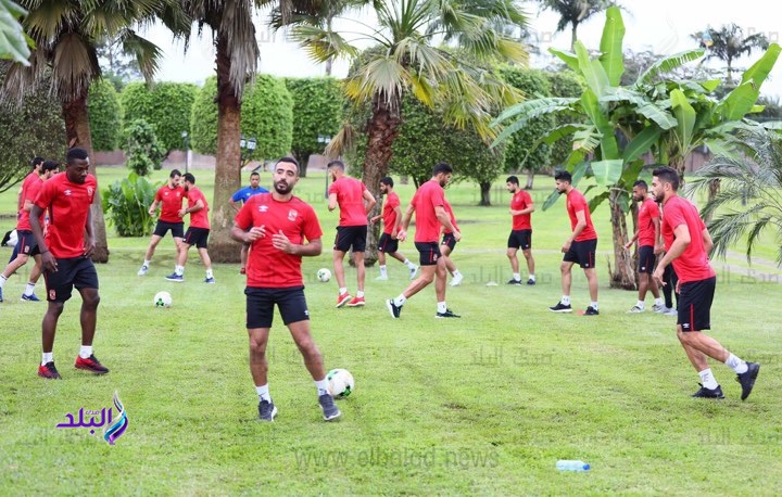 الأهلي يتدرب فى حديقة الفندق