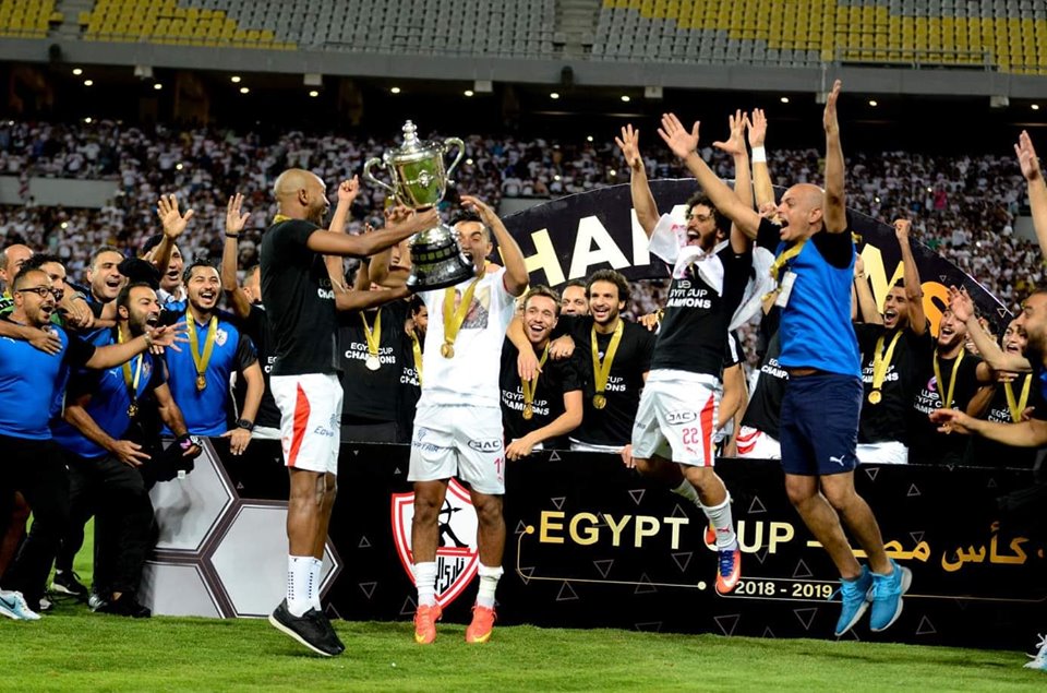 شيكابالا يحتفل بالكأس شيكابالا يحتفل بالكأس