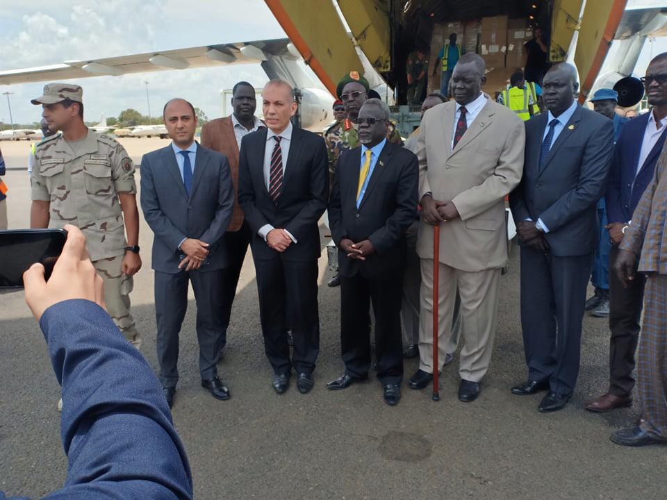 جانب من استقبال المساعدات