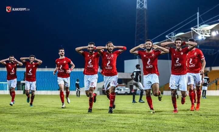 لاعبو الاهلى يدعمون مؤمن زكريا