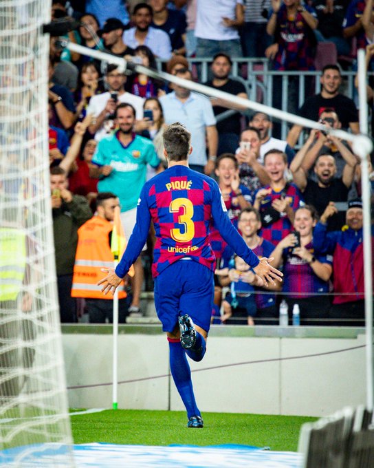 جيرارد بيكيه لاعب برشلونة