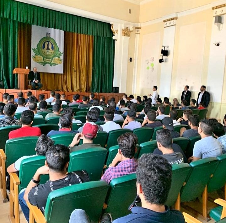 جانب من لقاء السفير بالطلاب