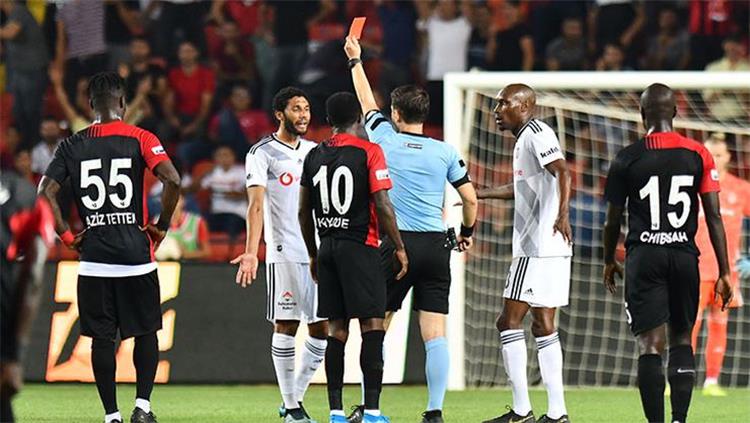 طرد محمد النني