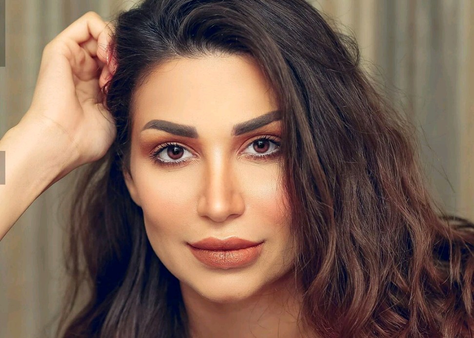 سارة نخلة