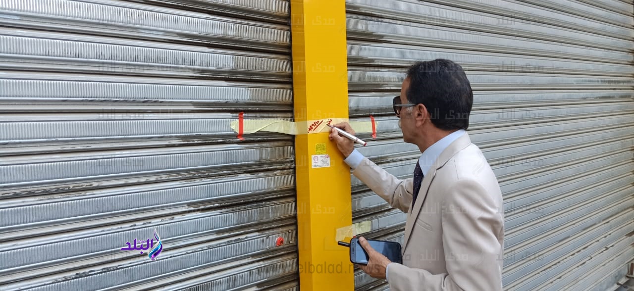 رئيس حي النزهة يغلق المنشآت المخالفة رئيس حي النزهة يغلق المنشآت المخالفة