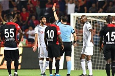 النني أثناء طرده 