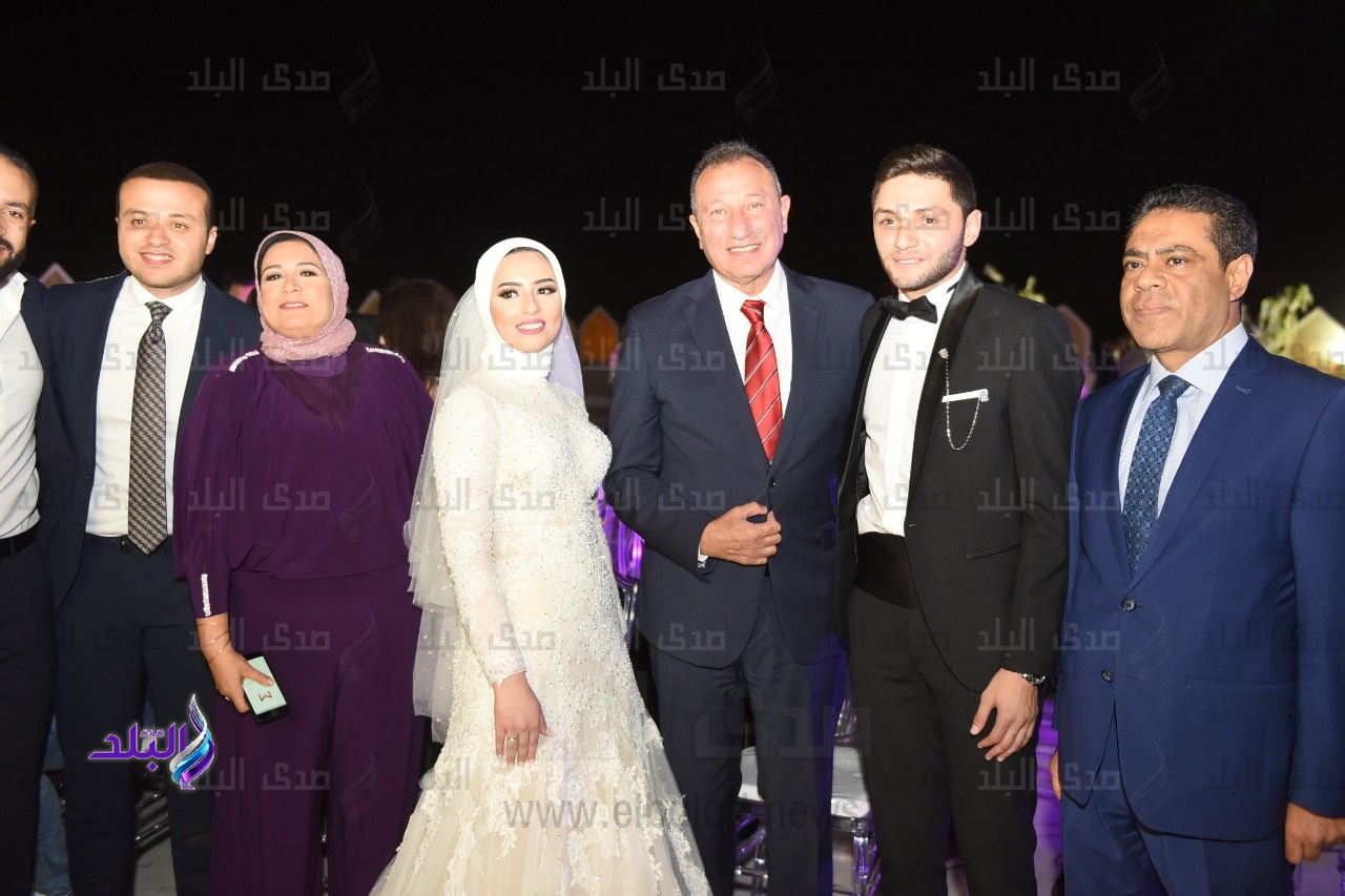 الخطيب مع العروسين كريم نيدفيد ورنا