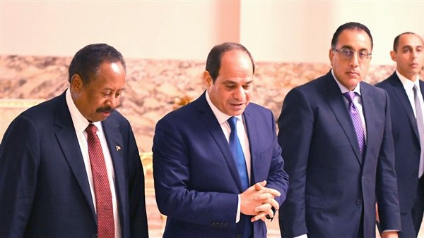 رئيس وزراء السودان خلال لقاؤه مع الرئيس السيسي رئيس وزراء السودان خلال لقاؤه مع الرئيس السيسي