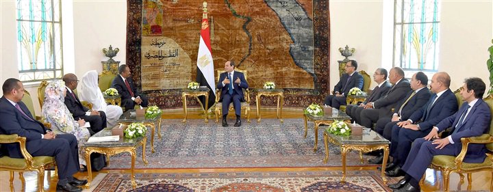 الرئيس عبد الفتاح السيسي ورئيس وزراء السودان
