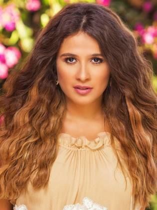 ياسمين عبد العزيز