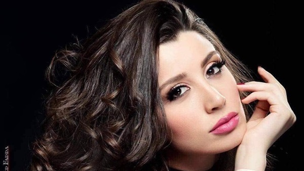فنانة تونسية فنانة تونسية