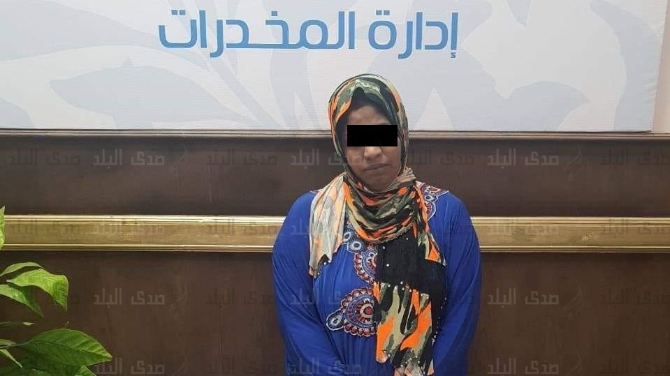 المتهمة عقب ضبطها المتهمة عقب ضبطها