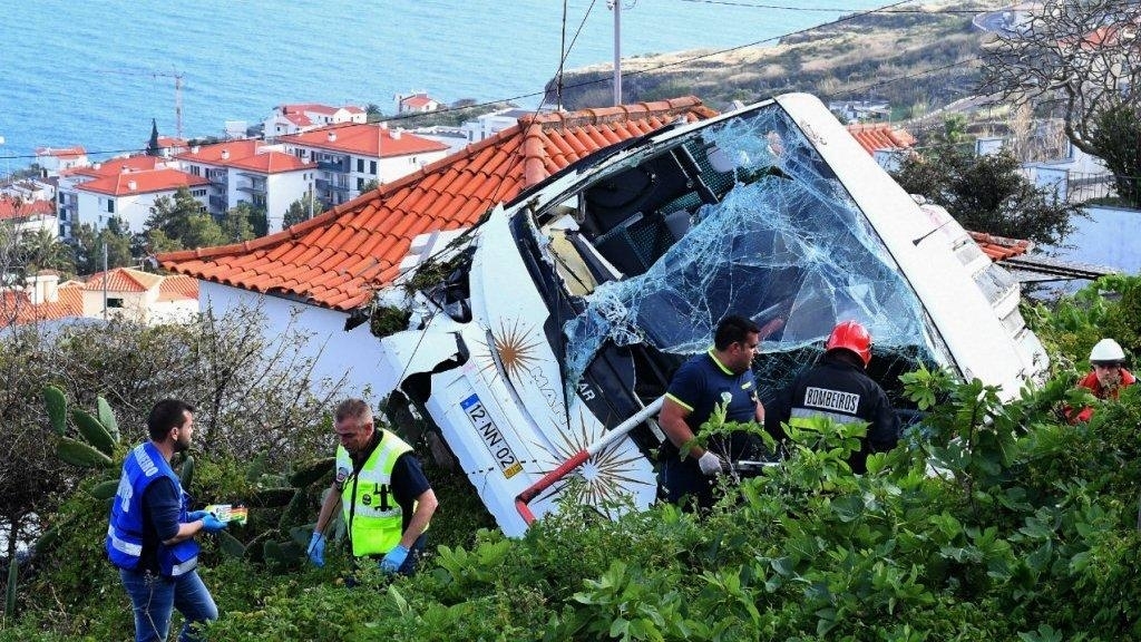 انقلاب حافلة سياحية انقلاب حافلة سياحية