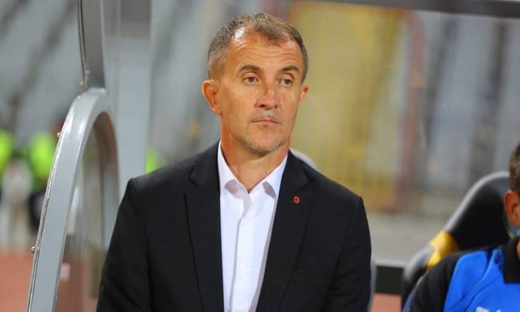 ميتشو المدير الفني للفريق الأول لكرة القدم بنادي الزمالك 
