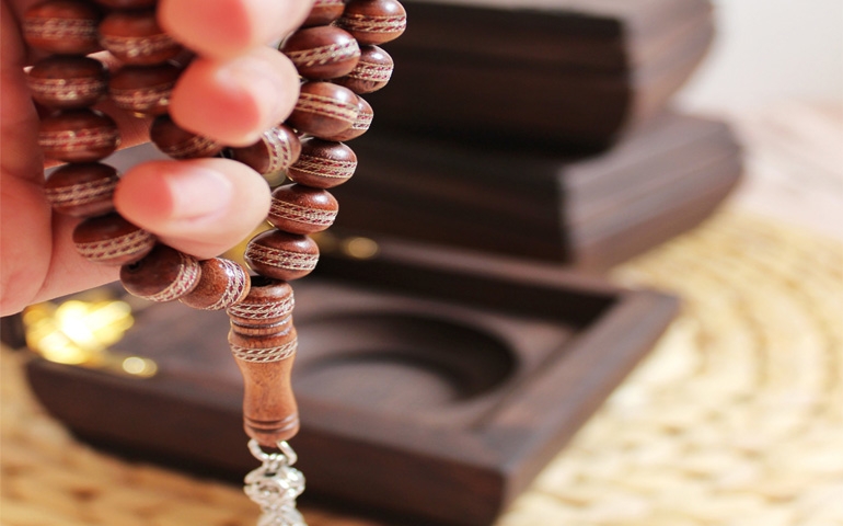 ذكر يأتى بالحسنات ويمحو السيئات ويحفظ من الشيطان ذكر يأتى بالحسنات ويمحو السيئات ويحفظ من الشيطان