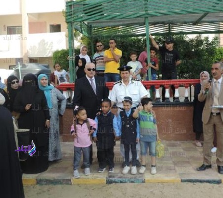 ضباط الشرطة يرافقون ابناء الشهداء ضباط الشرطة يرافقون ابناء الشهداء