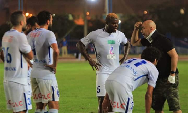 حسام حسن مع لاعبى سموحة