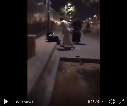 رجل يعتدي على بنت