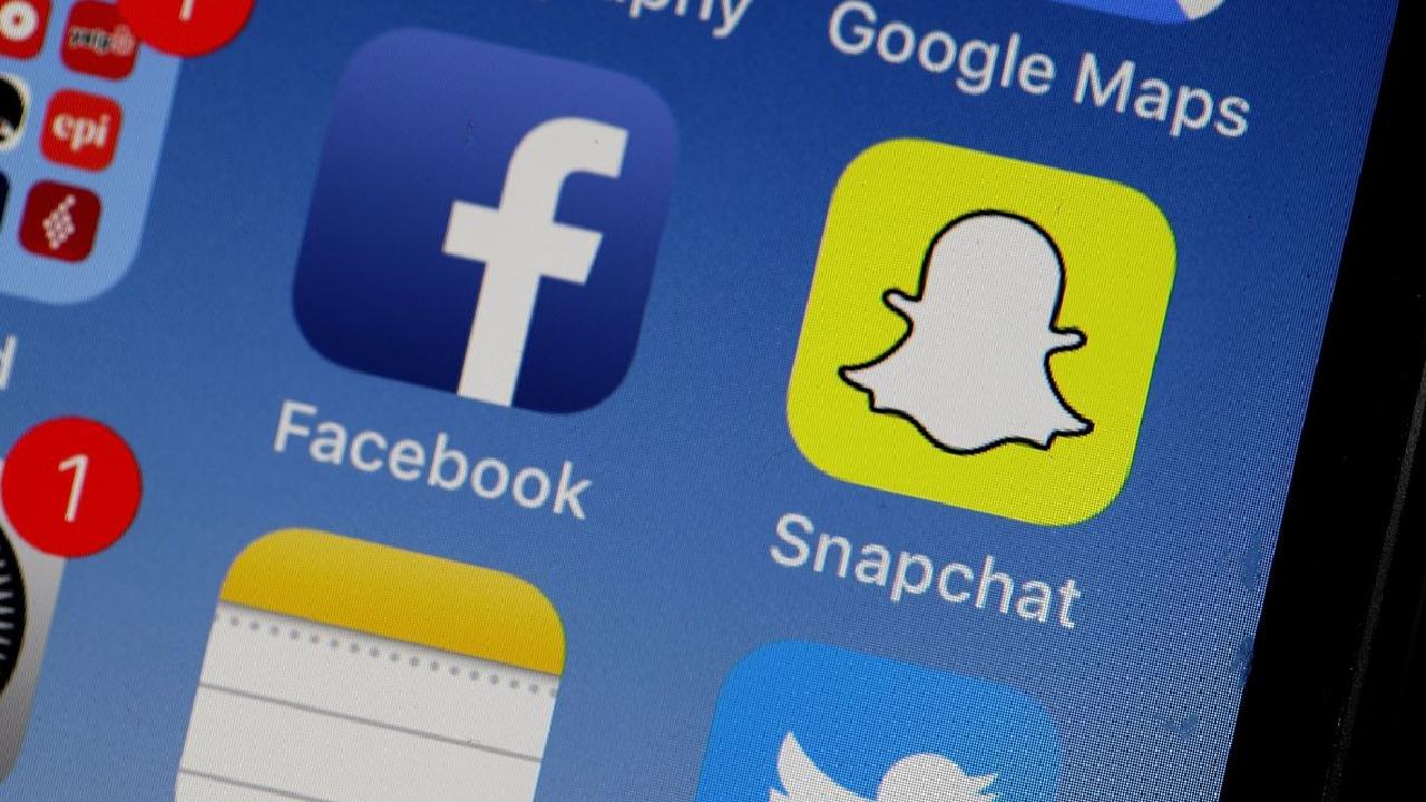 فيسبوك وسناب شات فيسبوك وسناب شات