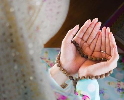 مسح الوجه باليدين بعد قراءة القرأن والدعاء