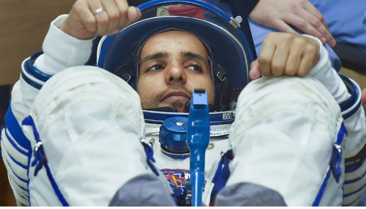 الإمارات في الفضاء