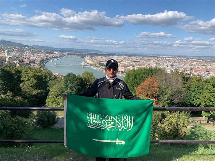 الرحالة السعودى محمد العنزى 