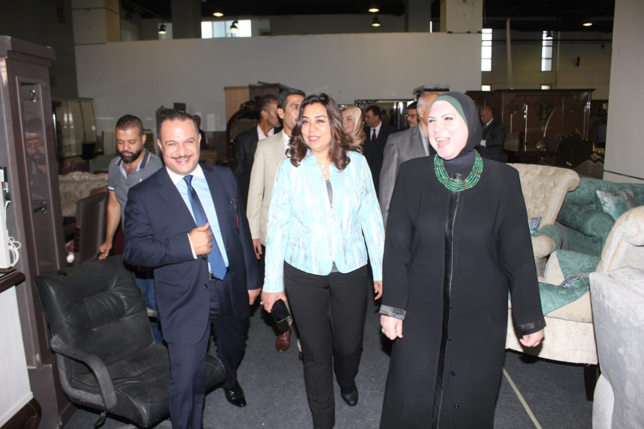 نيفين جامع تفتتح المرحلة الاولى من معرض صنع في دمياط 2019 لل