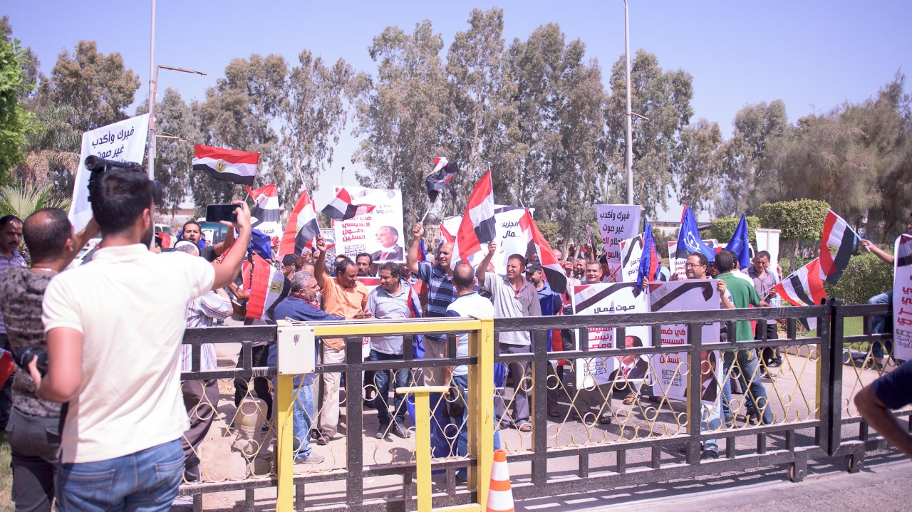 مسيرات ضخمة لعمال مصانع سيراميكا كليوباترا