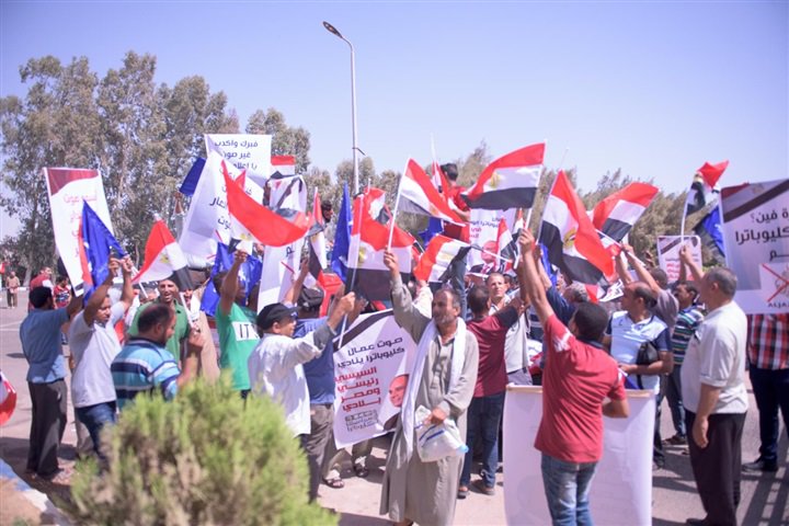 أبو العينين وعمال سيراميكا كليوباترا يدعمون الرئيس السيسي