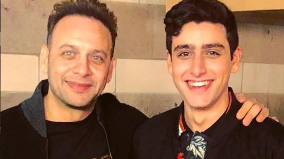 مصطفى قمر و ابنه 