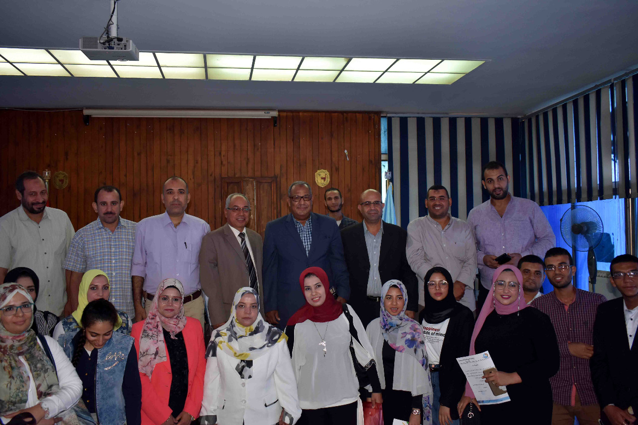 جانب من التكريم  جانب من التكريم