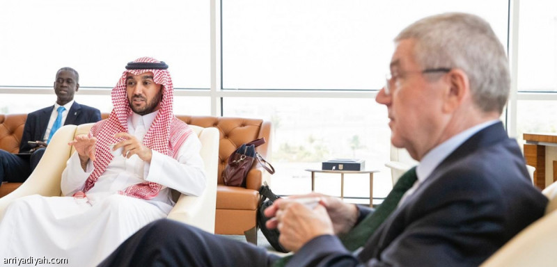 الأمير عبدالعزيز بن تركي الفيصل مع توماس باخ