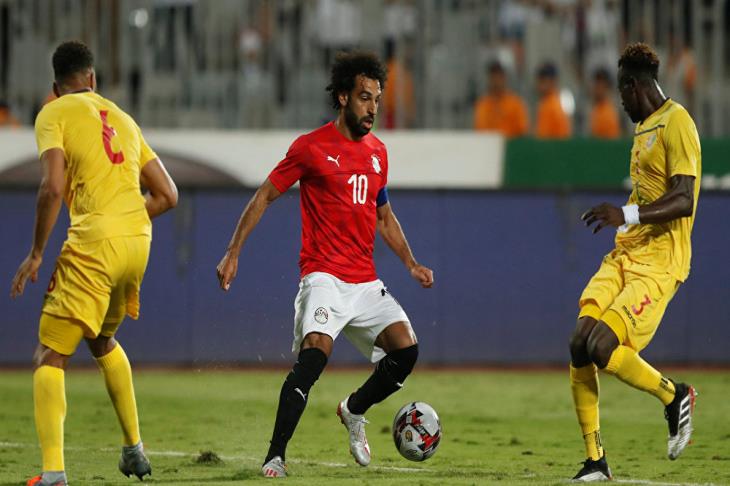 صلاح قائد منتحب مصر فى مباراة زيمبابوي