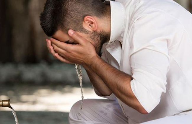 حكم الوضوء مع وجود زيت على الجسم