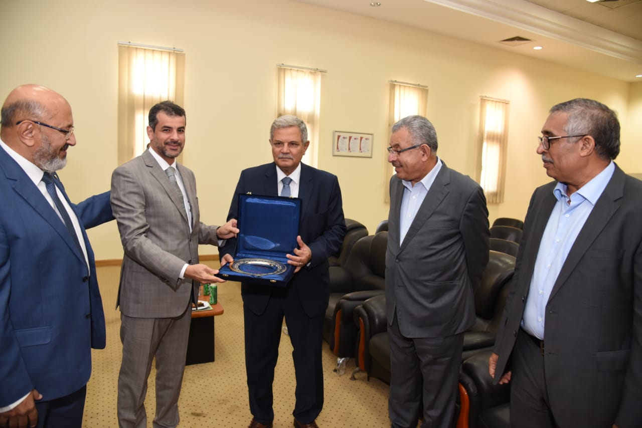 ممدوح رسلان يلتقى الوفد العمانى 