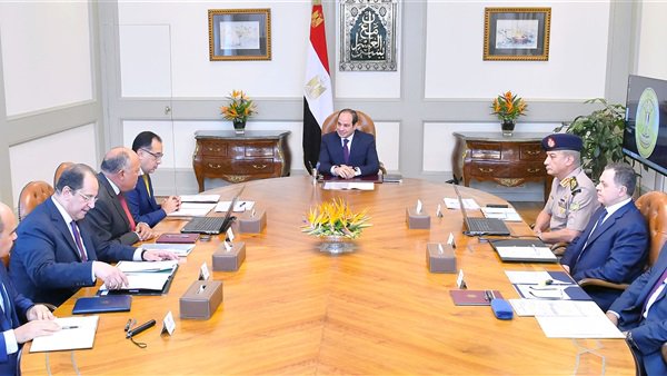 الرئيس خلال اجتماعه مع الحكومة الرئيس خلال اجتماعه مع الحكومة