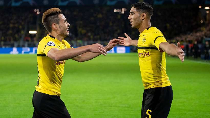 أشرف حكيمي لاعب بروسيا دورتموند