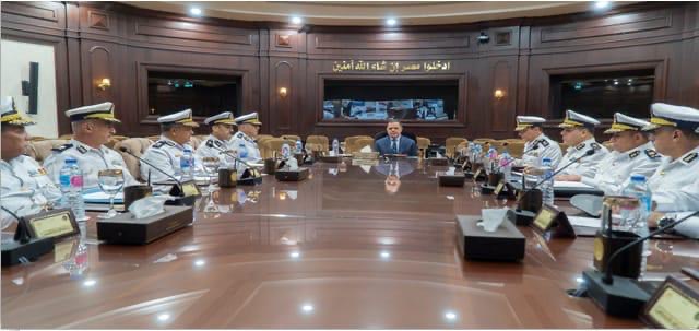 اجتماع اللواء محمود توفيق وزير الداخلية مع مساعدية 