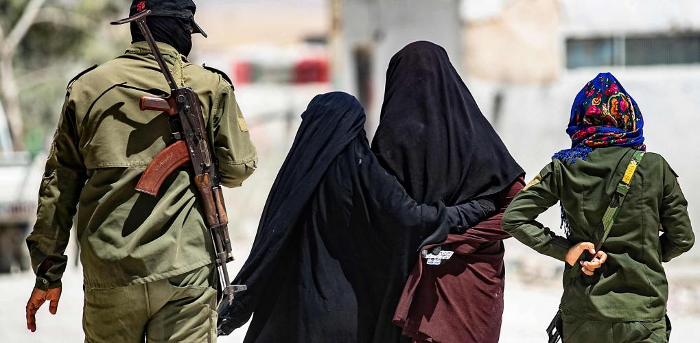 نساء داعش تهربن إلى تركيا نساء داعش تهربن إلى تركيا