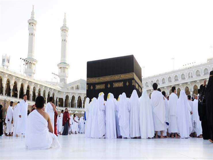 هل يجب الفصل بين العمرتين بالخروج من مكة ؟