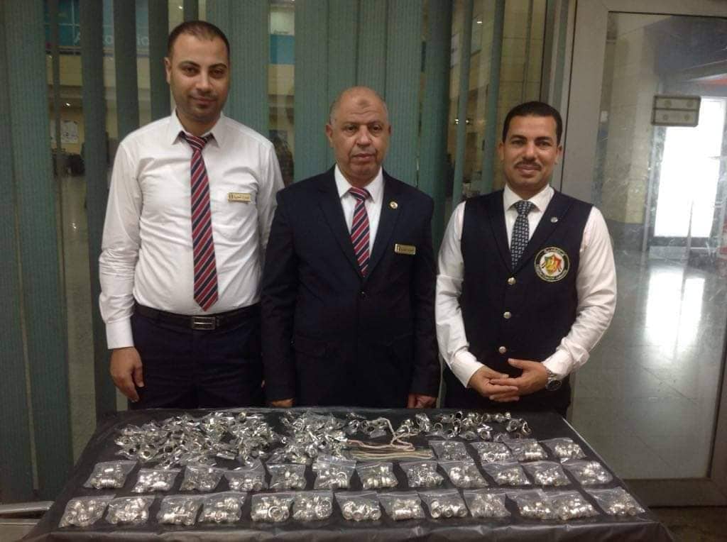 إحباط تهريب 4 كجم مشغولات فضية