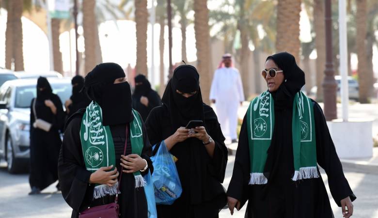 السعودية تسمح للنساء بالإقامة في الفنادق دون محرم السعودية تسمح للنساء بالإقامة في الفنادق دون محرم