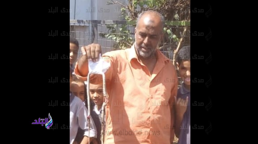 معلم يقتل ثُعبان