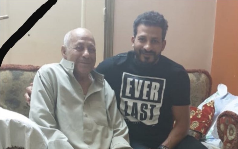 سيد معوض ووالدة 