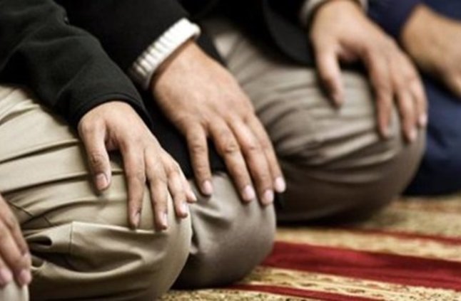 حكم قراءة التشهد كاملًا فى الركعة الثانية حكم قراءة التشهد كاملًا فى الركعة الثانية
