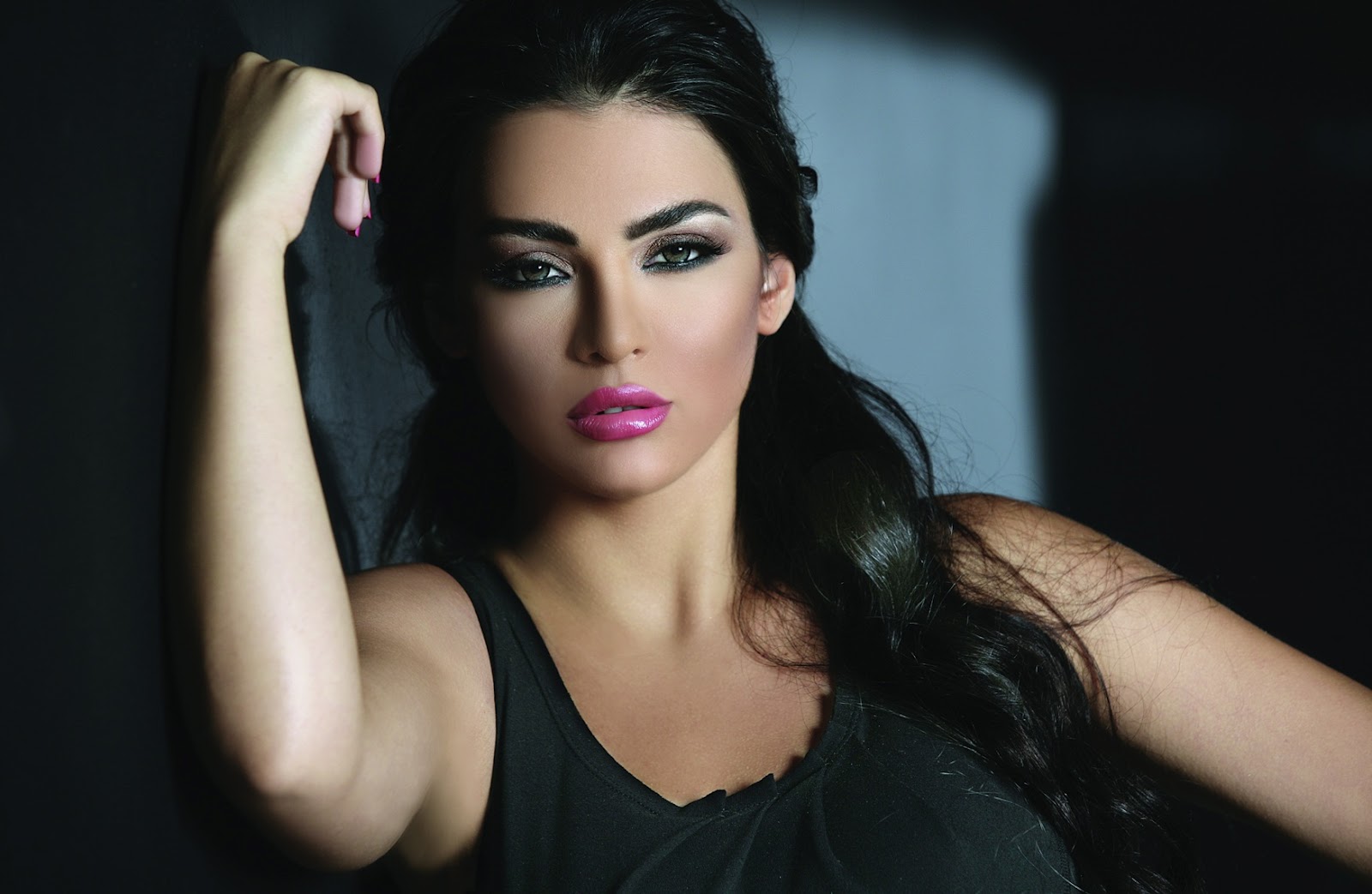 الفنانة اللبنانية قمر 