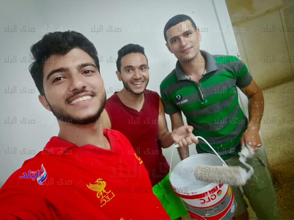 طلاب الأزهر يجملون غرفهم بالمدينة بالرول والجالون طلاب الأزهر يجملون غرفهم بالمدينة بالرول والجالون