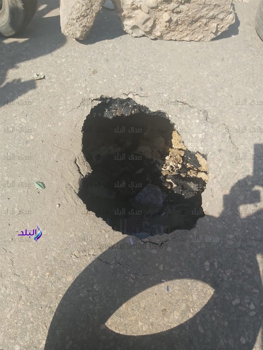 هبوط أرضى بشارع 15 مايو هبوط أرضى بشارع 15 مايو
