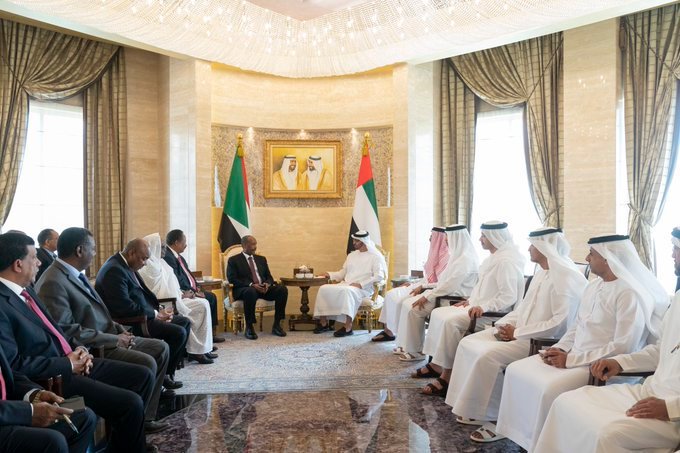 البرهان وحمدوك يصلان العاصمة الإماراتية البرهان وحمدوك يصلان العاصمة الإماراتية